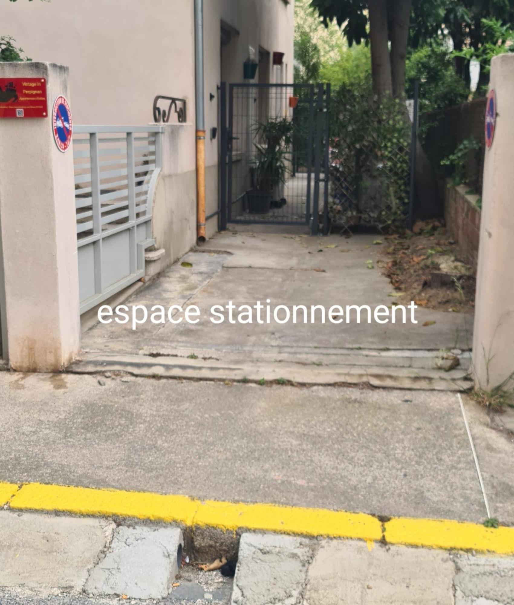 Vintage In Perpignan Apartment Luaran gambar